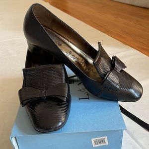 Lanvin black bow chaissure richelieu 39. Orig bag and box. Retail $550